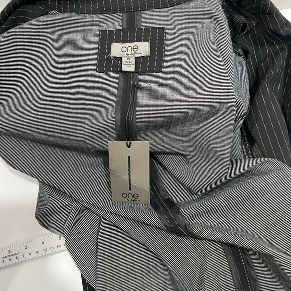 One by Chapter One Women’s Black Pinstrip Long Blazer - Picture 14 of 15